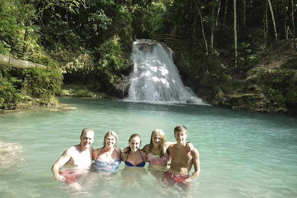 Blue Hole Jamaica - Irie Zayne Taxi and Tours Jamaica - www.iriezaynetaxiandtoursjamaica.com - www.iriezaynetaxiandtoursjamaica.net