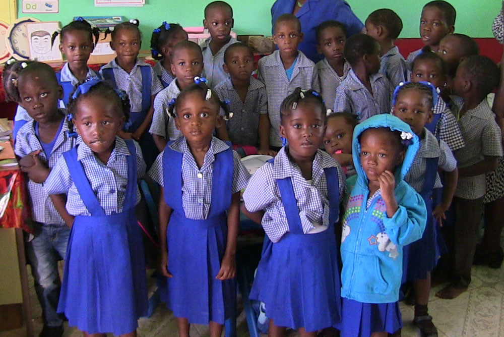 Jamaican School Children - Irie Zayne Taxi and Tours Jamaica - www.iriezaynetaxiandtoursjamaica.com - www.IrieZayneTaxiAndToursJamaica.net